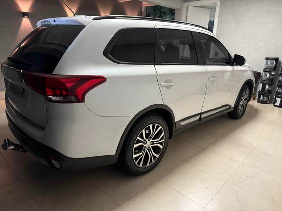 MITSUBISHI OUTLANDER 2.0 16V GASOLINA 4P AUTOMÁTICO MITSUBISHI OUTLANDER 2.0 16V GASOLINA 4P AUTOMÁTICO